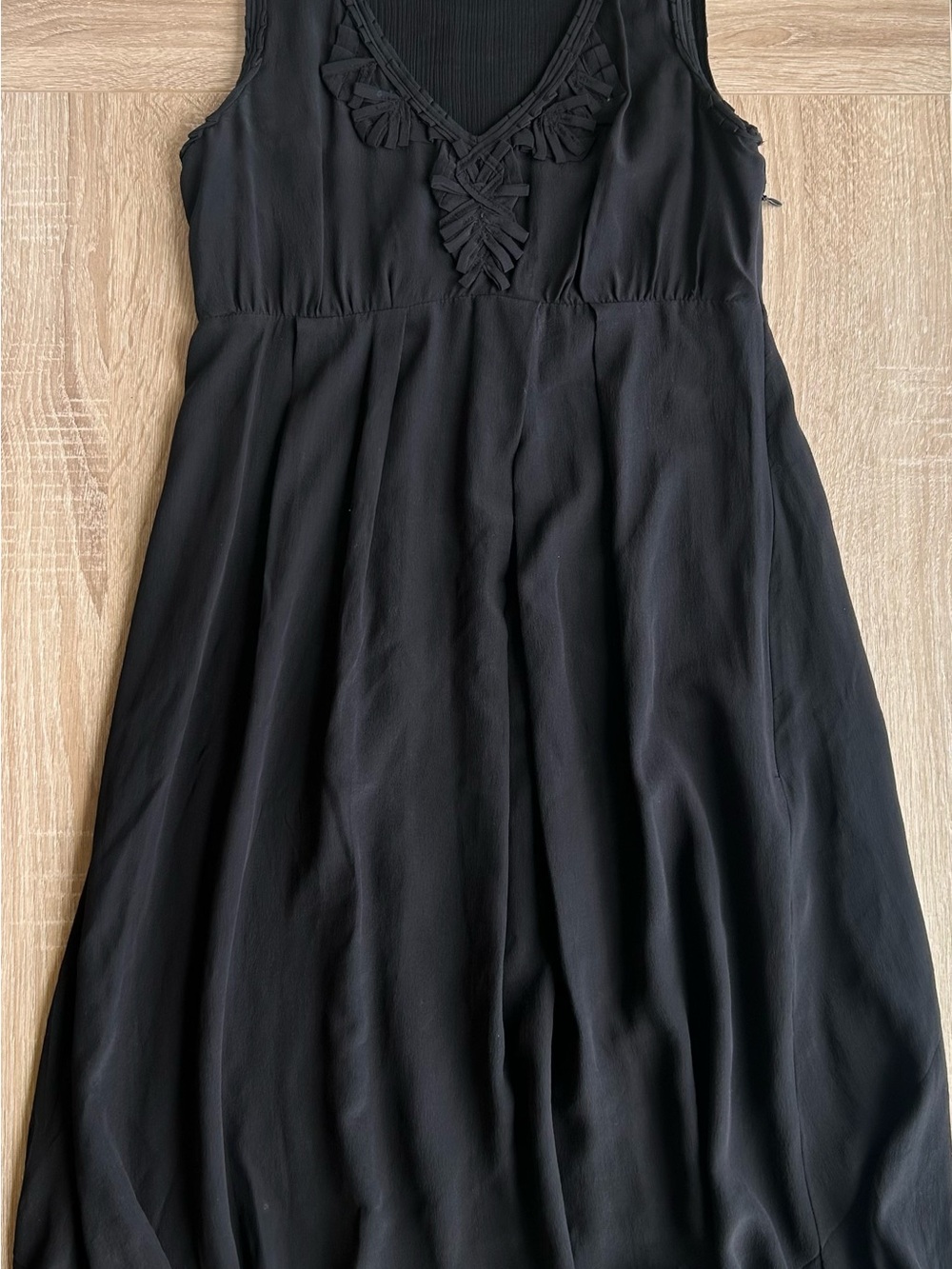 Weekend Max Mara Black Sleeveless V-Neck Bubble Skirt Dress